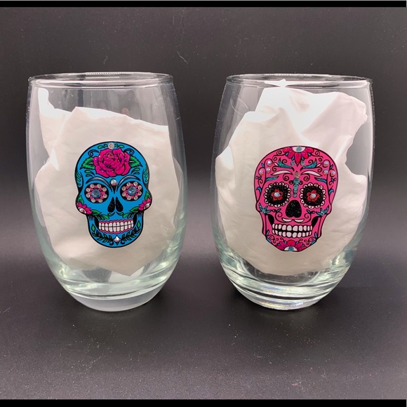 BLING SWAROVSKI CRYSTAL ACCENTED SUGAR SKULL CANDY SKULL STEMLESS WINE GLASS SET - Picture 3 of 16